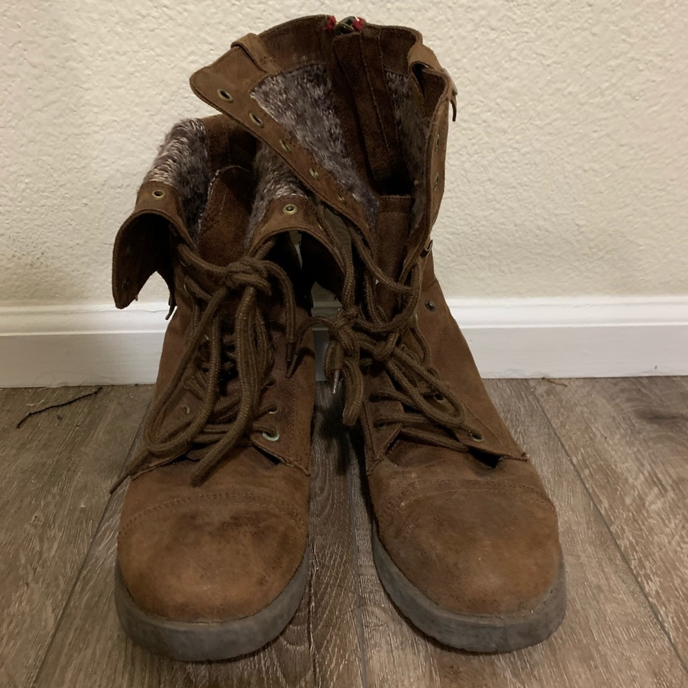 Combat style boots